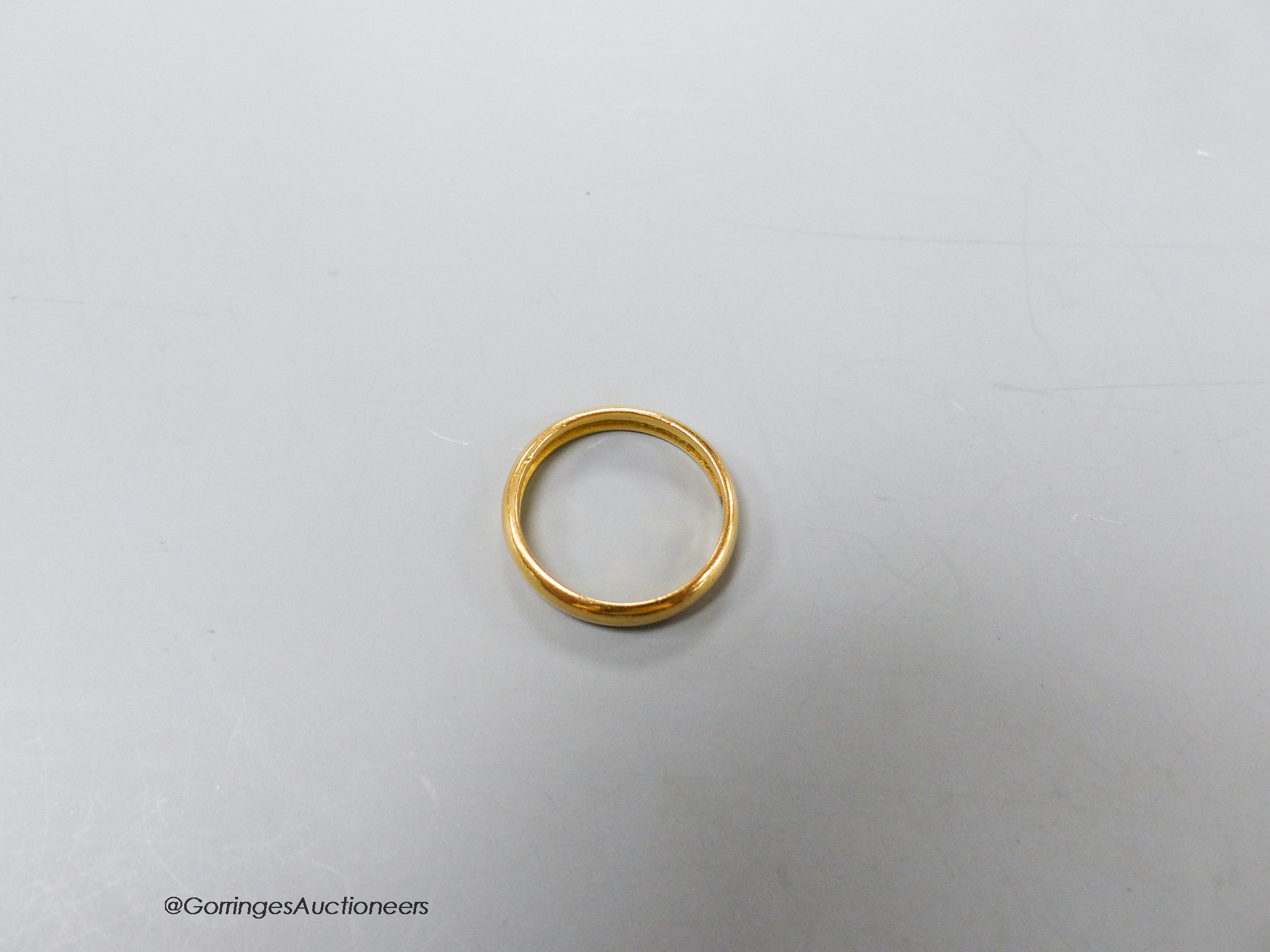 A 22ct gold wedding band, size O, 4.3 grams.